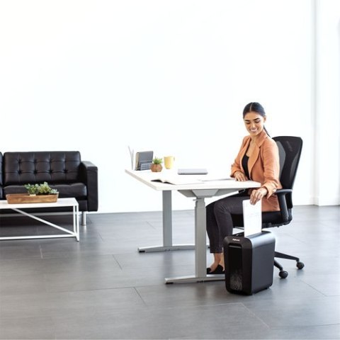 Fellowes Powershred | LX65 | Cross-cut | Shredder | P-4 | Credit cards | Staples | Paper clips | Paper | 22 litres | Black Fellowes Powershred | LX65 | Cross-cut | Shredder | P-4 | Credit cards | Staples | Paper clips | Paper | 22 litres | Black