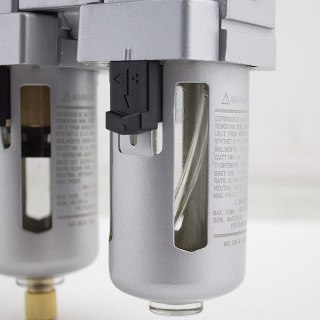 Reduktor ciśnienia z filtrem sprężonego powietrza 1/4" manometr