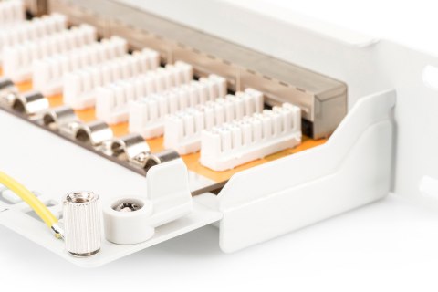 Digitus | Patch Panel | DN-91624S | Biały | Kategoria: CAT 6; Porty: 24 x RJ45; Wytrzymałość: 7,7 kg; Siła wkładania: 30N max | 
