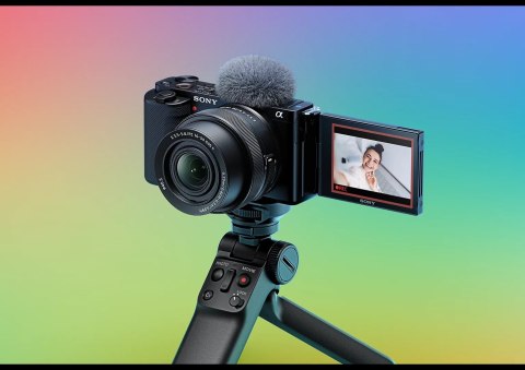 Aparat Sony ZV-E10 do vlogów z matrycą 24.2 MP, czułością ISO do 32000 i Wi-Fi, bezlusterkowa konstrukcja z ekranem 2.95 cala