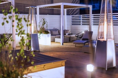 Designerska donica MONUMO LUNGO GRANDE biała z oświetleniem Designerska donica MONUMO LUNGO GRANDE biała z oświetleniem