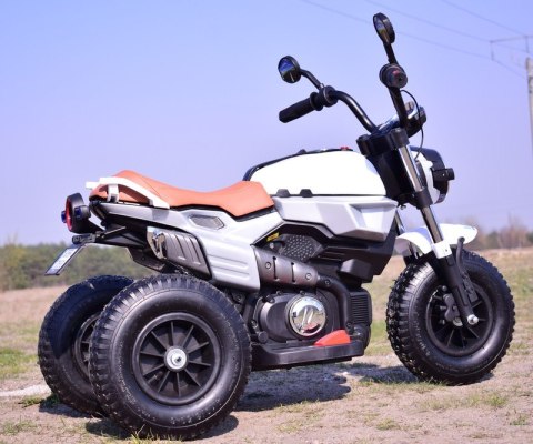 NAJNOWSZY WIELKI MOTOR , POMPOWANE KOŁA, PANEL, DŹWIĘKI, SKÓRA/8188 NAJNOWSZY WIELKI MOTOR , POMPOWANE KOŁA, PANEL, DŹWIĘKI, SKÓRA/8188
