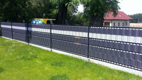 Taśma ogrodzeniowa PASKI 24 x 2,55mb CLASSIC 19cm PROTECTO™ GRAFIT + 48 klipsów GRATIS Taśma ogrodzeniowa PASKI 24 x 2,55mb CLASSIC 19cm PROTECTO™ GRAFIT + 48 klipsów GRATIS