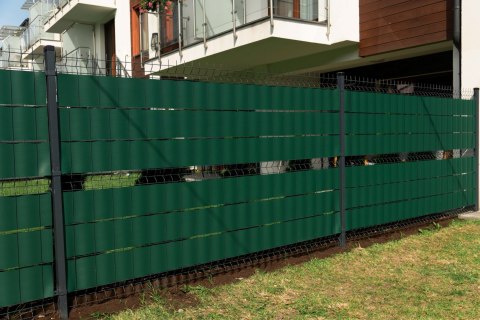Taśma ogrodzeniowa PASKI 24 x 2,55mb CLASSIC 19cm PROTECTO™ ZIELONA + 48 klipsów GRATIS Taśma ogrodzeniowa PASKI 24 x 2,55mb CLASSIC 19cm PROTECTO™ ZIELONA + 48 klipsów GRATIS