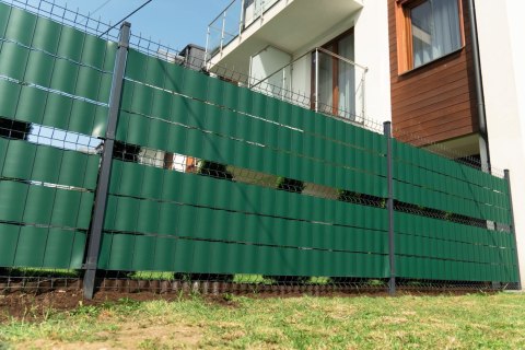 Taśma ogrodzeniowa PASKI 6 x 2,55mb BASIC 19cm PROTECTO™ ZIELONA + 12 klipsów GRATIS Taśma ogrodzeniowa PASKI 6 x 2,55mb BASIC 19cm PROTECTO™ ZIELONA + 12 klipsów GRATIS