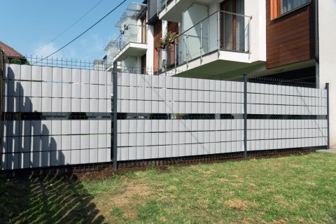 Taśma ogrodzeniowa PASKI 6 x 2,55mb CLASSIC 19cm PROTECTO™ SZARA + 12 klipsów GRATIS Taśma ogrodzeniowa PASKI 6 x 2,55mb CLASSIC 19cm PROTECTO™ SZARA + 12 klipsów GRATIS