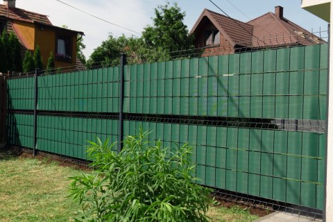 Taśma ogrodzeniowa PASKI 6 x 2,55mb CLASSIC 19cm PROTECTO™ ZIELONA + 12 klipsów GRATIS Taśma ogrodzeniowa PASKI 6 x 2,55mb CLASSIC 19cm PROTECTO™ ZIELONA + 12 klipsów GRATIS