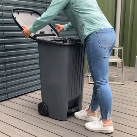 Kosz z pedałem 100L czarny Kosz z pedałem 100L czarny