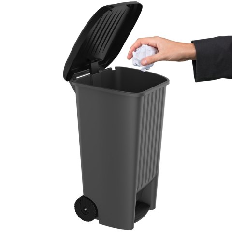 Kosz z pedałem 100L czarny Kosz z pedałem 100L czarny