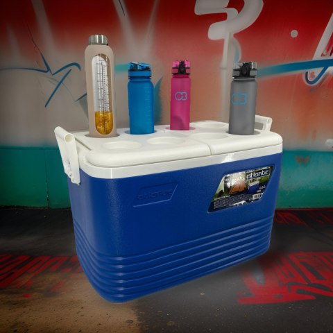 Lodówka turystyczna 60L Kamai Coolbox na wkłady mrożące, niebieska z miejscem na butelki na pokrywie Lodówka turystyczna 60L Kamai Coolbox na wkłady mrożące, niebieska z miejscem na butelki na pokrywie