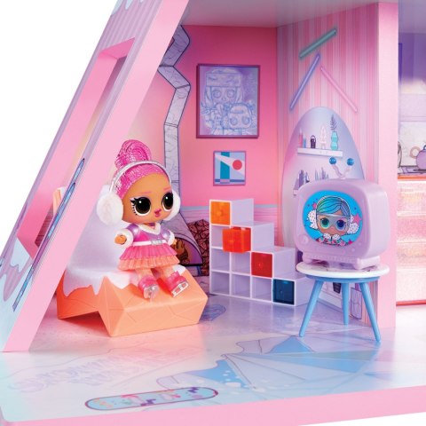 427735-INT L.O.L. Surprise Winter Snow Chalet