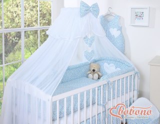 Duża moskitiera do łóżeczka dziecięcego z białego szyfonu z serduszkami i kokardką-łączka niebieska