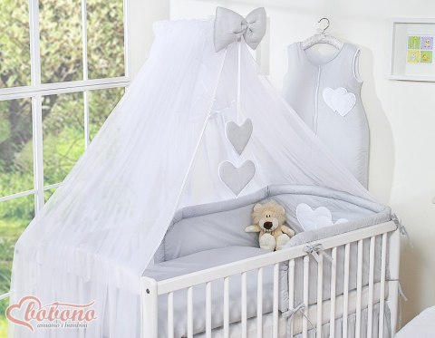 Duża moskitiera do łóżeczka dziecięcego z białego szyfonu z serduszkami i kokardką - szare zawieszki
