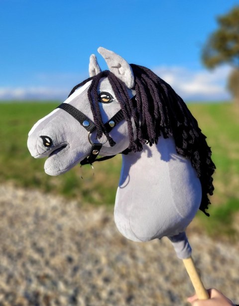 Hobby Horse Duży koń na kiju Premium - siwy IV z czarną grzywą A3