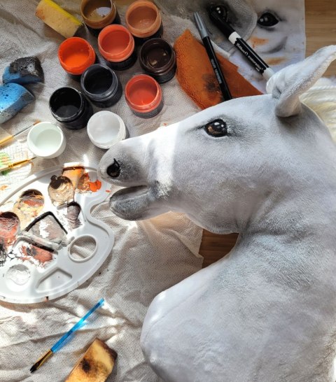 Hobby Horse Średni koń na kiju Premium biały z białą grzywą A4