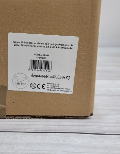 Hobby Horse Średni koń na kiju Premium kremowy cremello A4