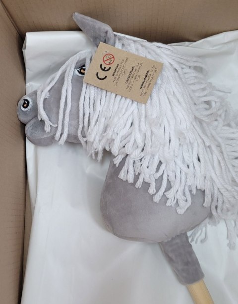 Hobby Horse Średni koń na kiju Premium siwy z białą grzywą A4