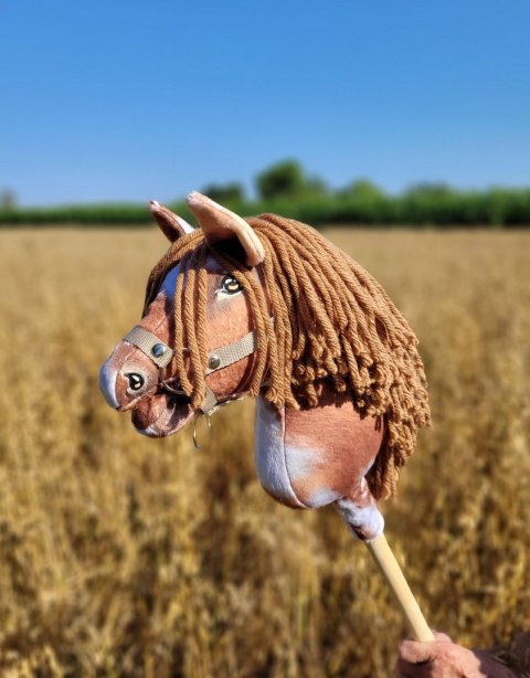 Hobby Horse Średni koń na kiju Premium srokaty tobiano z brązową grzywą A4