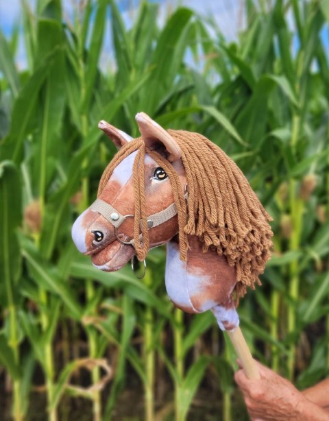 Hobby Horse Średni koń na kiju Premium srokaty tobiano z brązową grzywą A4