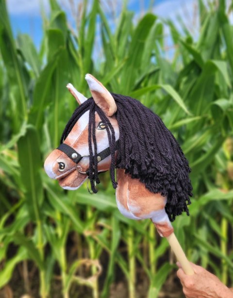 Hobby Horse Średni koń na kiju Premium srokaty tobiano z czarną grzywą A4