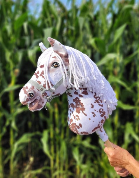 Hobby Horse Duży koń na kiju Premium - tarantowaty biało-brązowy z białą grzywą A3