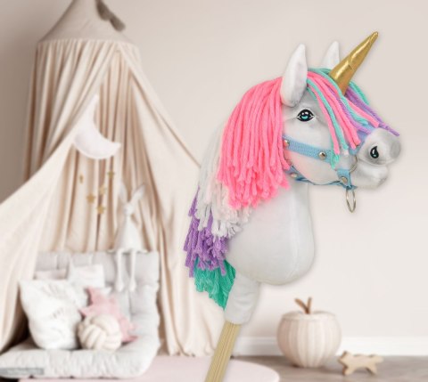 Hobby Horse Jednorożec na kiju biały z kolorową grzywą i złotym rogiem A4