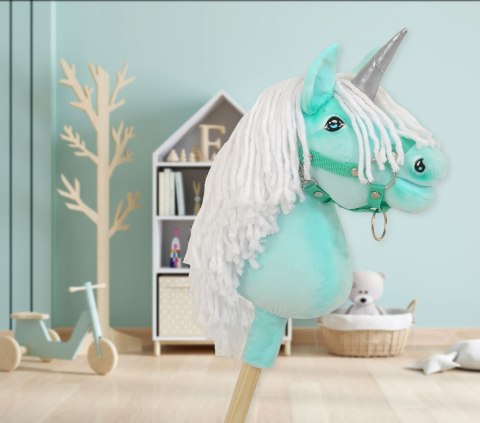 Hobby Horse Jednorożec na kiju miętowy z białą grzywą i srebrnym rogiem A4