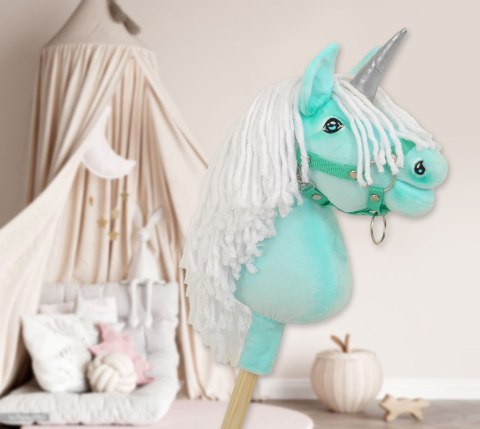 Hobby Horse Jednorożec na kiju miętowy z białą grzywą i srebrnym rogiem A4