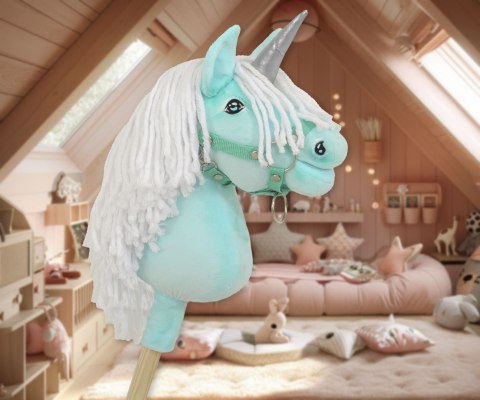 Hobby Horse Jednorożec na kiju miętowy z białą grzywą i srebrnym rogiem A4