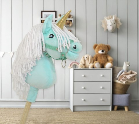 Hobby Horse Jednorożec na kiju miętowy z białą grzywą i złotym rogiem A4