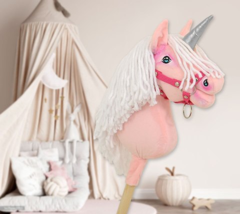 Hobby Horse Jednorożec na kiju różowy z białą grzywą i srebrnym rogiem A4