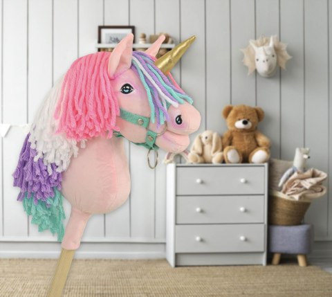 Hobby Horse Jednorożec na kiju różowy z kolorową grzywą i złotym rogiem A4