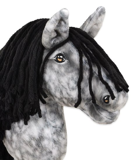 Hobby Horse Średni koń na kiju Premium siwek jabłkowity z czarną grzywą A4