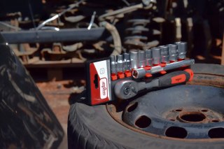 Zestaw nasadek 1/2" E z grzechotką i przedłużaczem