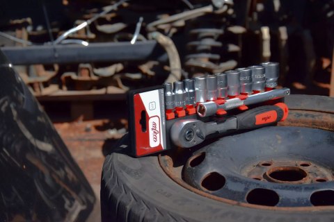 Zestaw nasadek 1/2" E z grzechotką i przedłużaczem