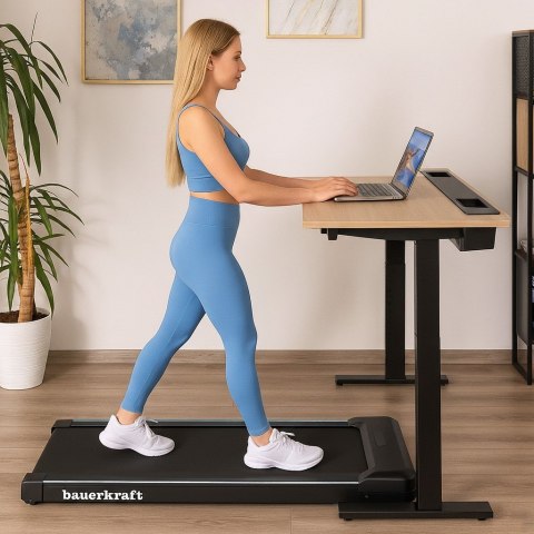 Bieżnia elektryczna domowa Bauerkraft wyświetlacz chodzenie cardio biała