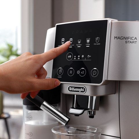 Ekspres do kawy Delonghi Magnifica Start ECAM 220.80 SB o ciśnieniu pompy 15 barów, z wbudowanym spieniaczem mleka, automatyczny